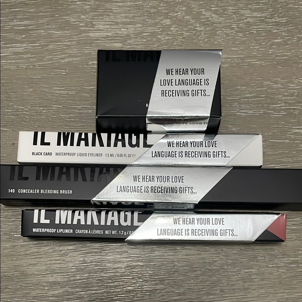 IL MAKIAGE Makeup Set - Black and Silver